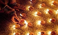 మార్కెట్లో దీపావళి పండుగ సందడి